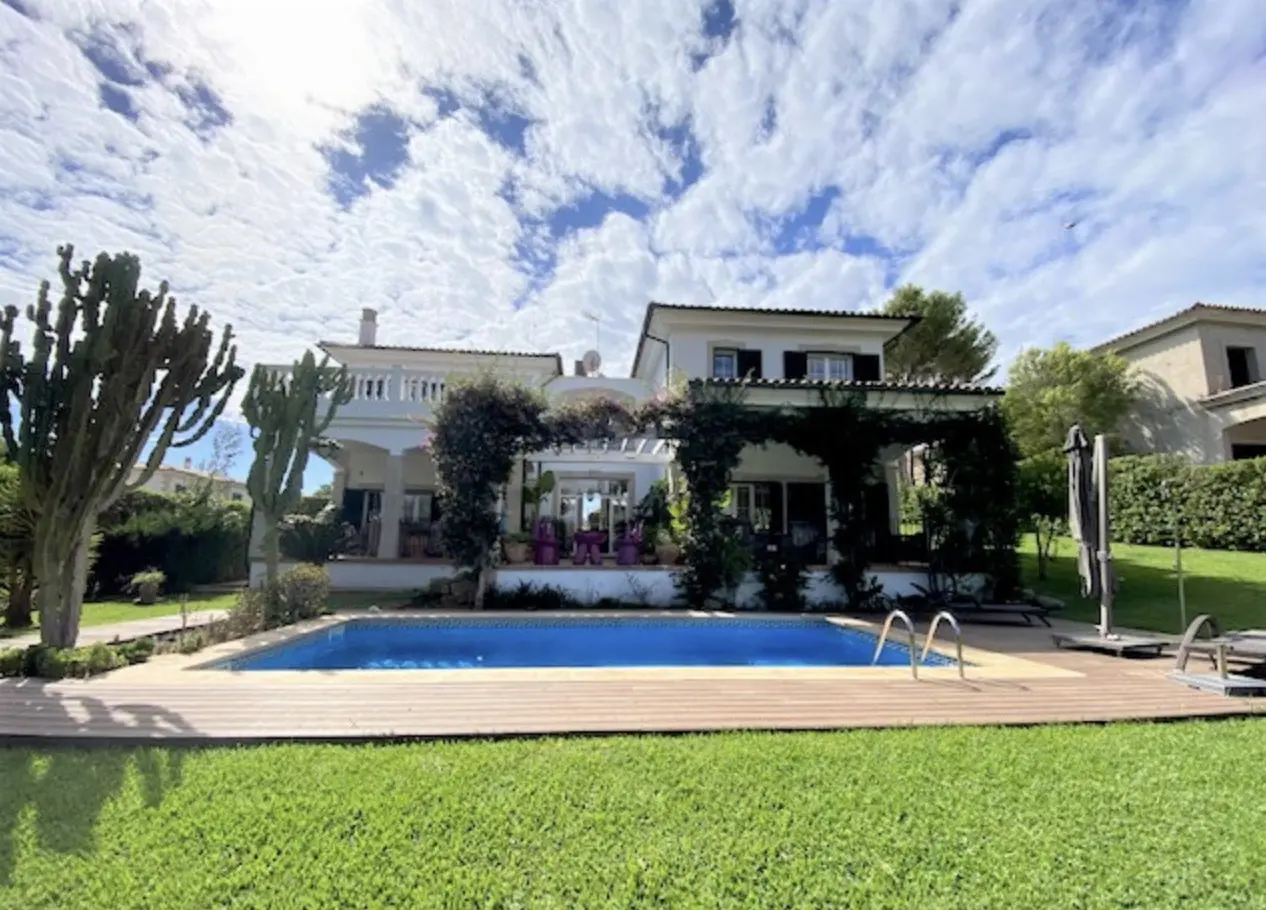 CHARMING VILLA IN CALA VIÑAS | Homes In Mallorca