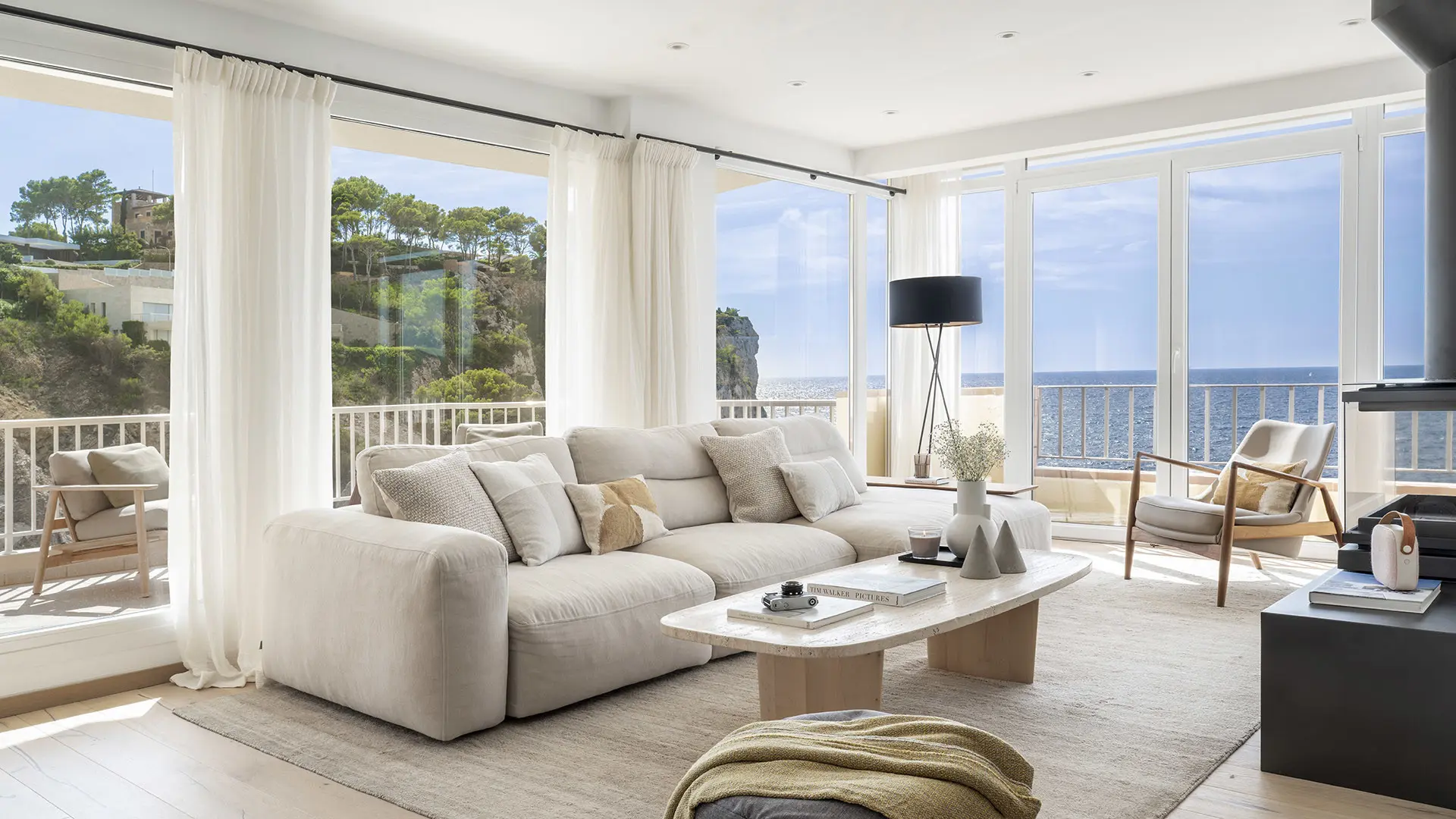 STUNNING FRONT LINE APARTMENT WITH ACCESS TO THE SEA IN SANTA PONSA | Homes In Mallorca