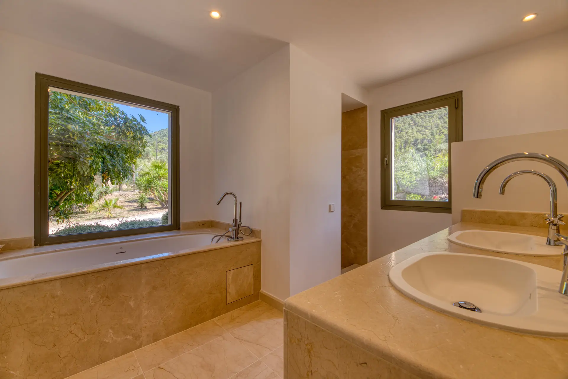 1760459074-a5e33828-bfb1-4fa2-8024-ebfd69babc19