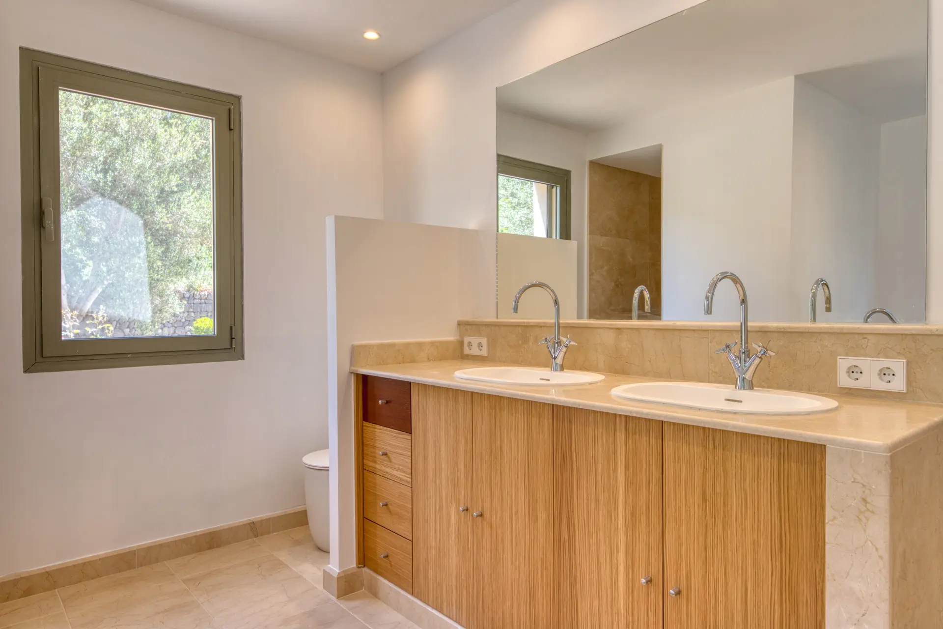 1760459081-38b55278-3107-4a4f-9fae-f012b7e80812