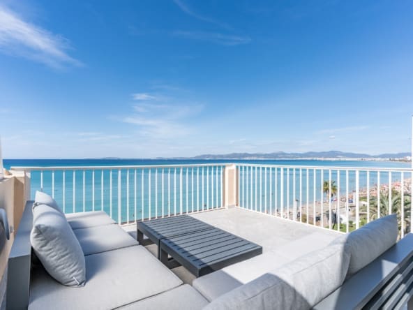 Spectacular First-Line Luxury Four-Bedroom Penthouse with Sea Views and Spacious Terrace - Homes In Mallorca